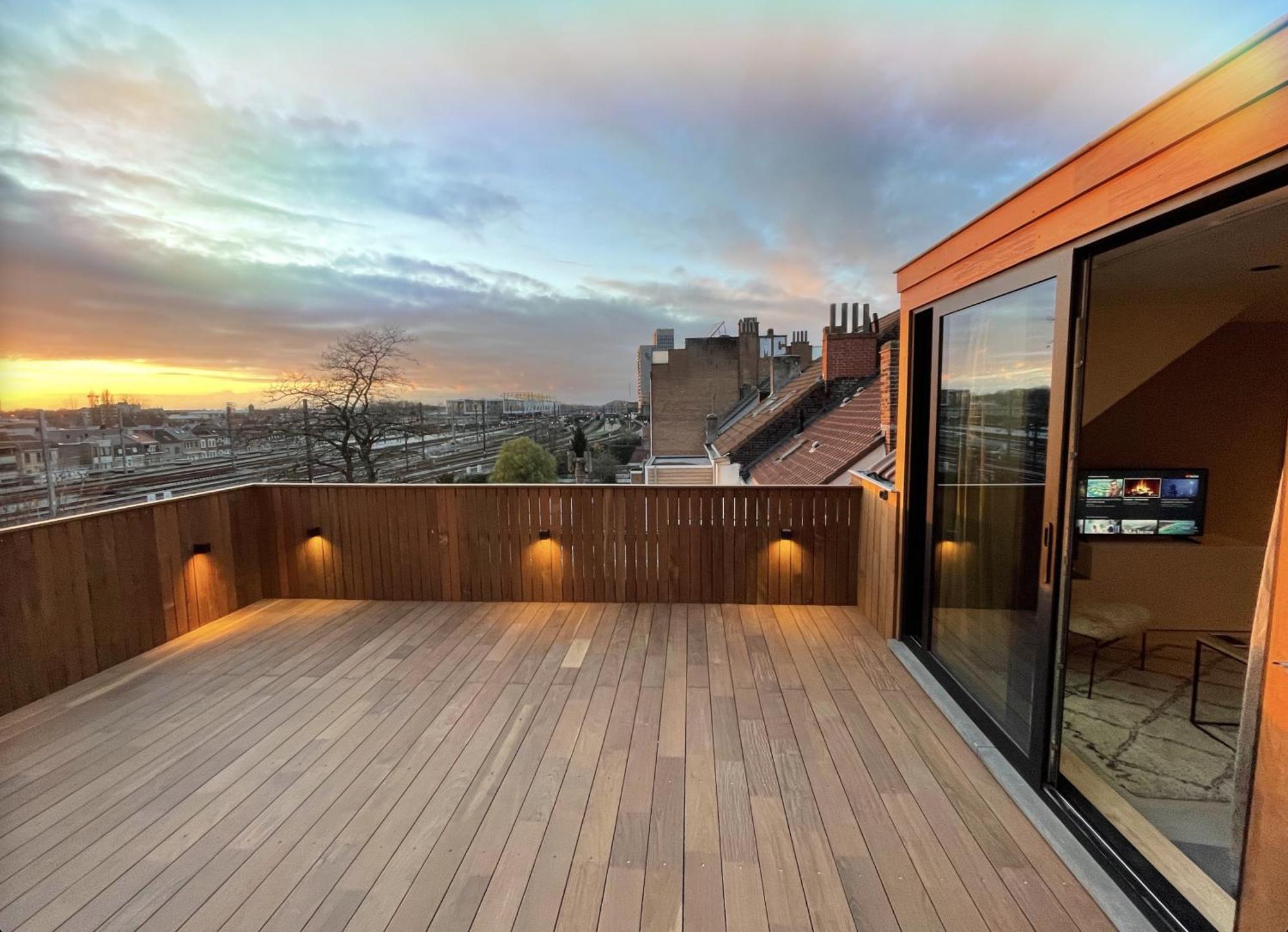 Appartement Penthouse With Airconditioning And Big Terrace, Close To Sint-pieters Station And Centre