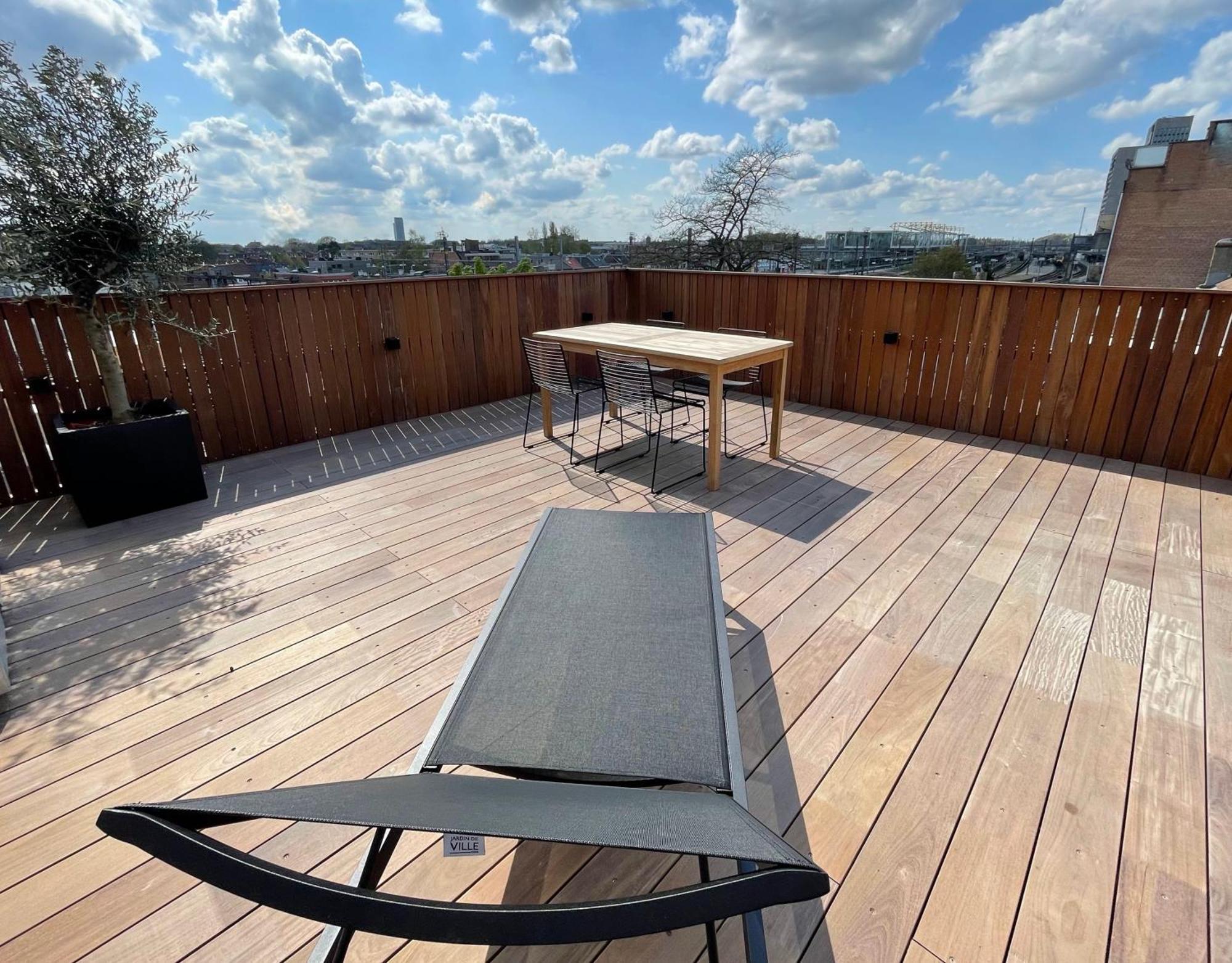 Penthouse With Airconditioning And Big Terrace, Close To Sint-pieters Station And Centre Gand