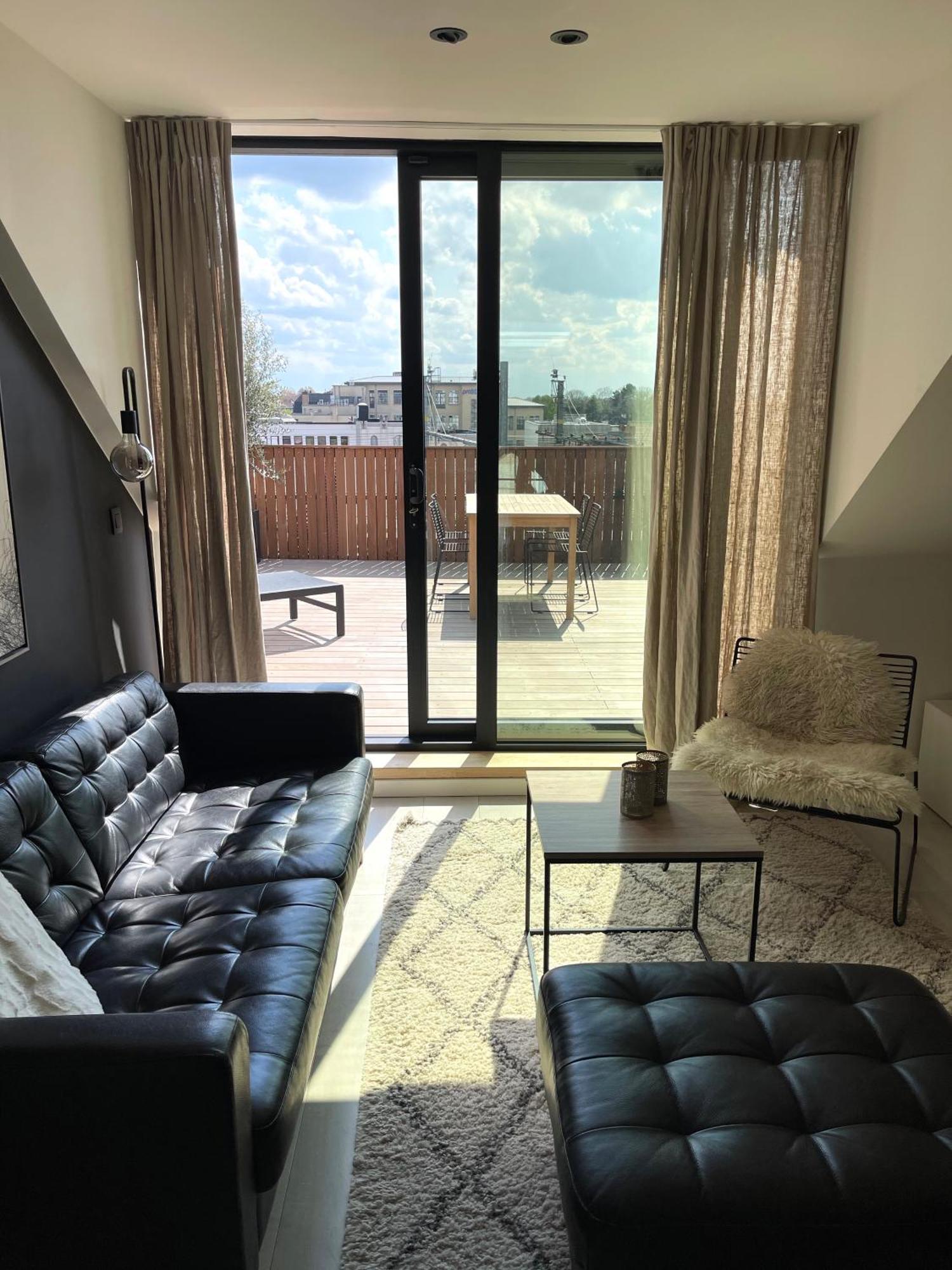 Penthouse With Airconditioning And Big Terrace, Close To Sint-pieters Station And Centre Appartement *